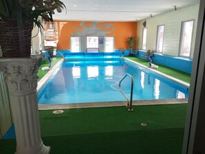 Pool - SO MUCH FUN! ARCADE, PL TBL, PNG PNG, YARD GAMES, INDOOR AND OUTDOOR POOLS!! (Des Moines)