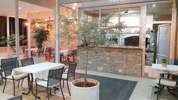 Tempat makan outdoor