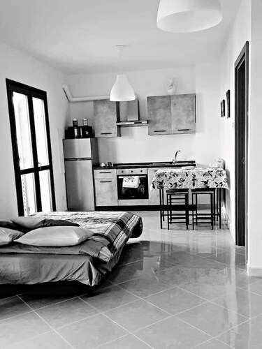 The blue shutters east 045001LTN0039