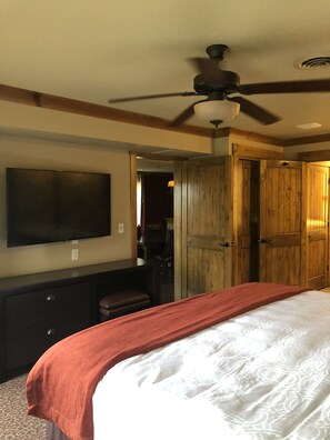 1 bedroom, in-room safe, WiFi, bed sheets