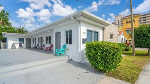 A single-story building with a flat roof, a covered porch with a few chairs, and a small garden area. - Cozy Beach Studio | 1 Min to Hollywood Broadwalk (Hollywood)
