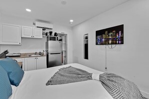 Ferros/tábuas de passar roupa, berço de viagem, Wi-Fi de cortesia