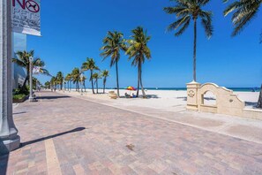 Beach nearby, sun loungers, beach towels - Lovely Studio Walking Distance To Ocean - Suite 7 (Hollywood)