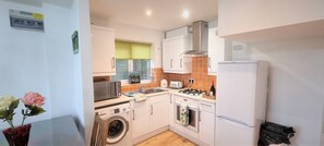 Private kitchen - Waterfront Holes Bay Poole Dorset - Bird watching paradise :-) (Poole)