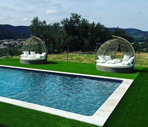 Outdoor pool, a heated pool - Gite Pour 4 Personnes Avec Piscine et vue sur la Vallée de L'orb (Cessenon-sur-Orb)