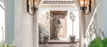 Chateau Wisteria - Luxury Villa with Theater, Garden & Panoramic Views
