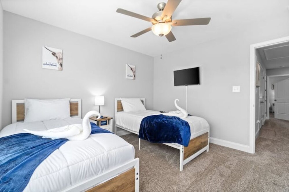 Crazed Farmhouse Themed Condo Clarksville Vrbo