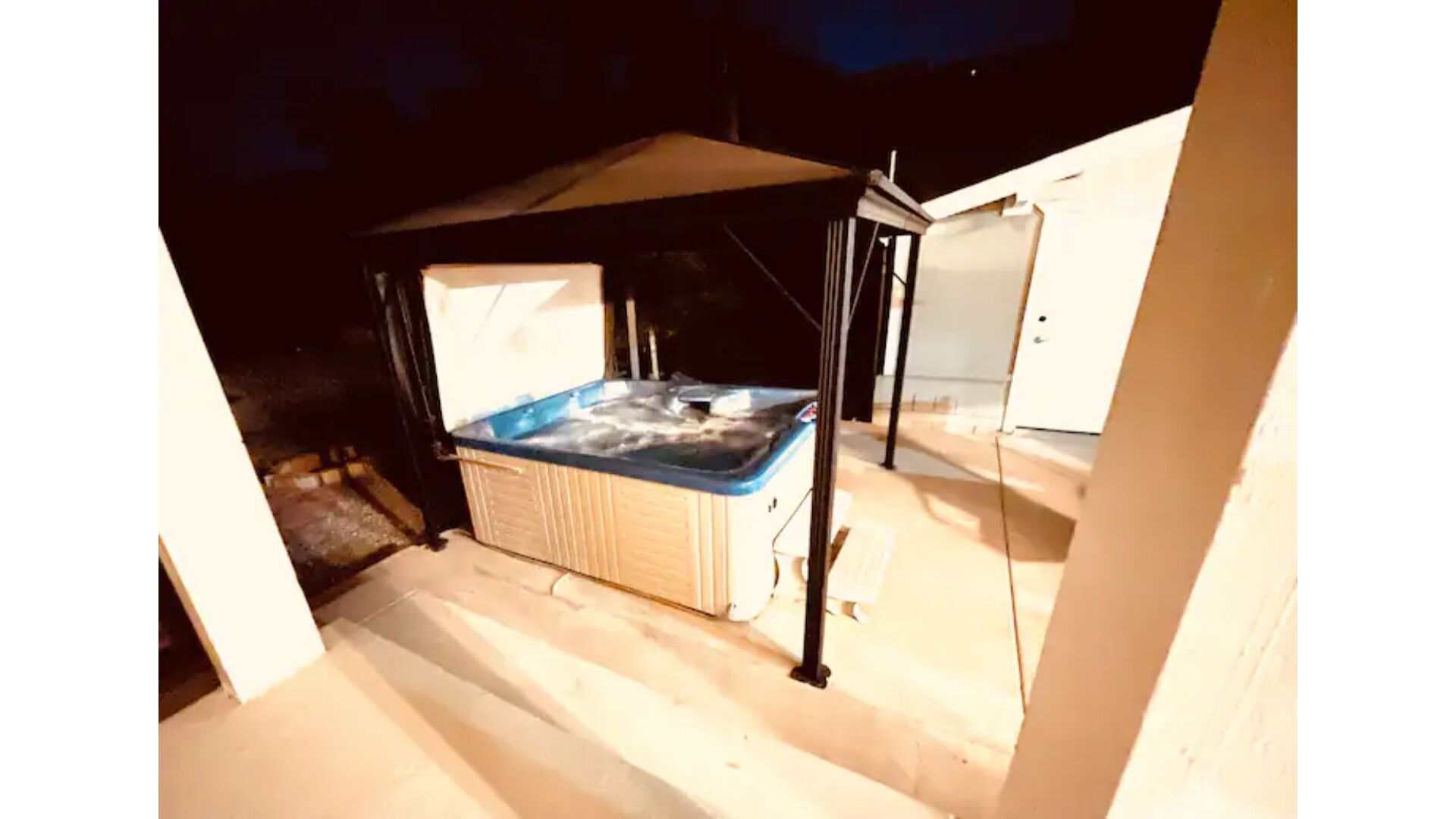 Unique 2 Bedroom home with Hot tub and Loft.