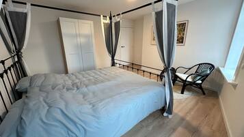 3 bedrooms, WiFi, bed sheets