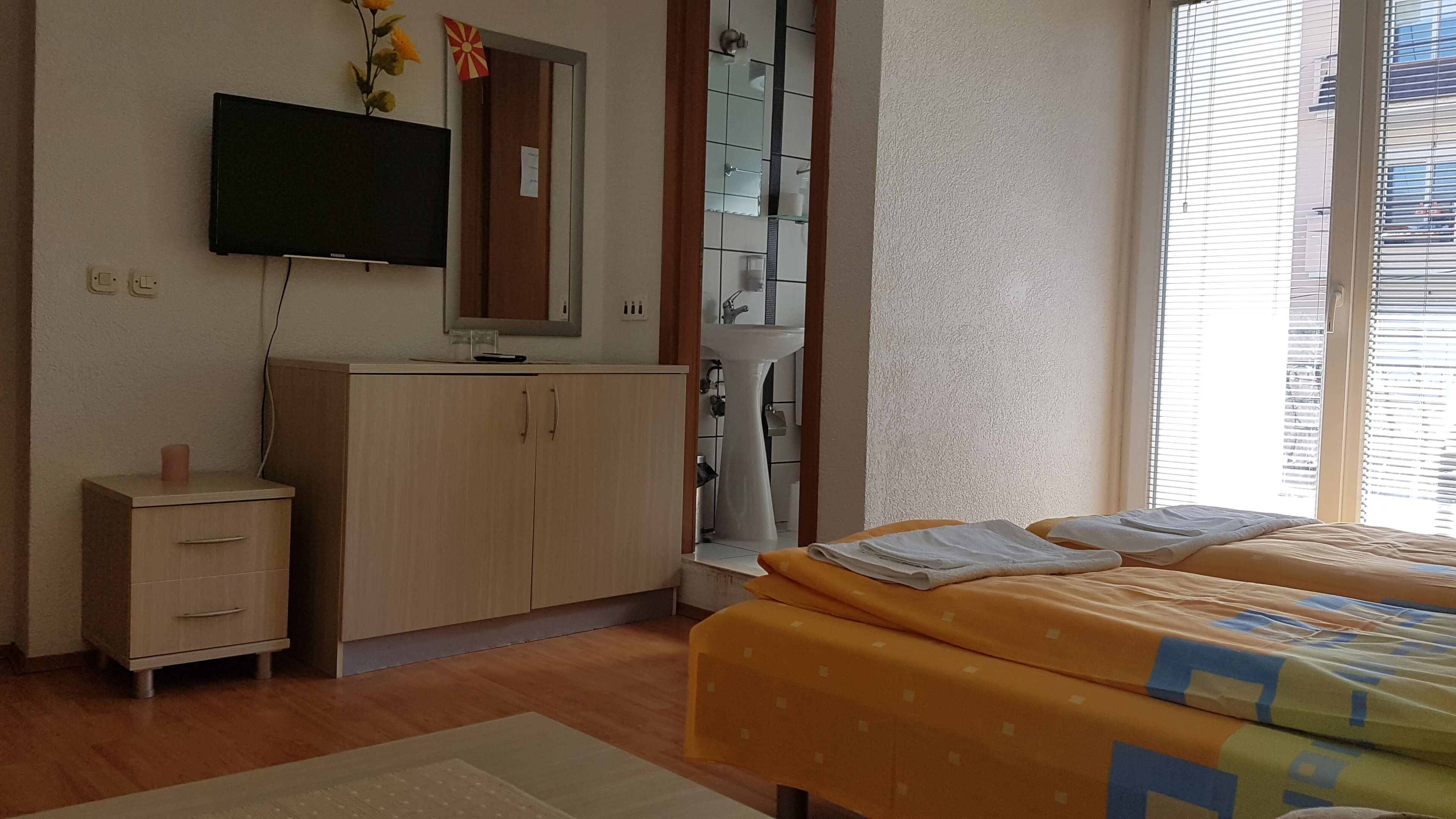 Chambre Triple Classique | Minibar, fer et planche à repasser, Wi-Fi gratuit, draps fournis