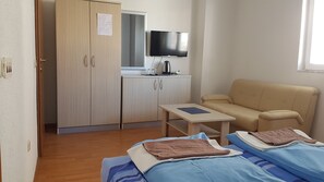 Minibar, iron/ironing board, free WiFi, bed sheets - Luccia Apatments-Villa Laguna - Hostel (Ohrid)