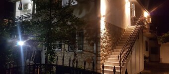 Luccia Apatments-Villa Laguna - Hostel