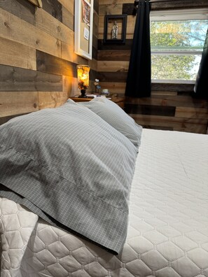 1 dormitori, escriptori, wifi gratuïta i roba de llit 