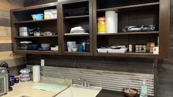 Fridge, microwave, oven, coffee/tea maker