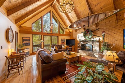 Luxury meets Rustic- Beautiful Lodge 1.9 miles from Whiteface-EV charger