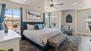 A bedroom with a large bed, a ceiling fan, and a view of the outside. - 2 MASTER BEDROOMS! 4 Bed 4 Bath Townhome (Washington)