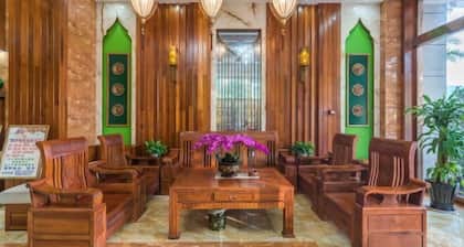 Lanmei Riverside Holiday Hotel