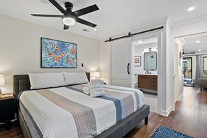 1 slaapkamer, bedden met traagschuimmatras, een bureau