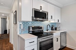 Fridge, microwave, oven, stovetop - Beach Elegant 4U - 1st Flr. King Bed - Beach Tennis Resort - SNOWBIRD - A119 (Hilton Head Island)