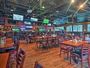 Bar (on property) - Beach Elegant 4U - 1st Flr. King Bed - Beach Tennis Resort - SNOWBIRD - A119 (Hilton Head Island)