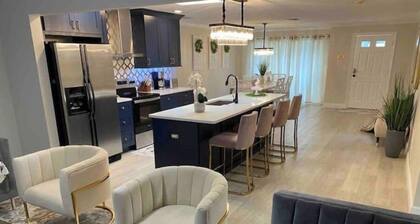 HOT TOB HEATED POOL HOUSE, MINUTES FROM CLEARWATER BEACH