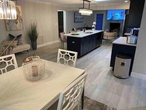 Dining -  HOT TOB HEATED POOL HOUSE, MINUTES FROM CLEARWATER BEACH (Clearwater)