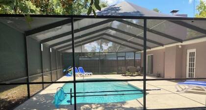 HOT TOB HEATED POOL HOUSE, MINUTES FROM CLEARWATER BEACH