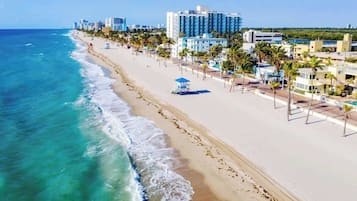 Beach nearby, sun-loungers, beach towels