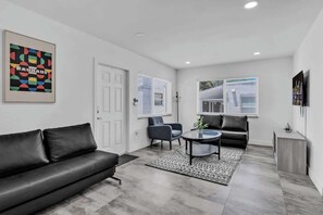 Smart TV, offices - Lovely 1 BR Walking Distance To Ocean - Suite 9 (Hollywood)