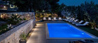 Luxurious villa with a pool in Kaštela