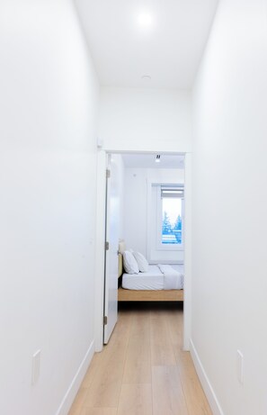 4 bedrooms, desk, iron/ironing board, free WiFi