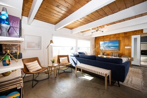 Smart-TV og musikkbibliotek