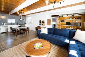 Smart-TV og musikkbibliotek