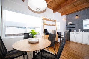 Dining - Seconds to Beach/Bay, AC, Toys, Ocean Views (San Diego)
