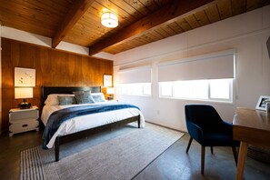 Desk, free WiFi, bed sheets - Seconds to Beach/Bay, AC, Toys, Ocean Views (San Diego)