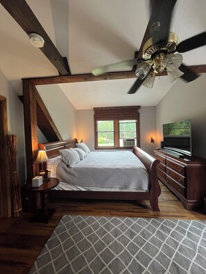 3 bedrooms, desk, iron/ironing board, travel cot