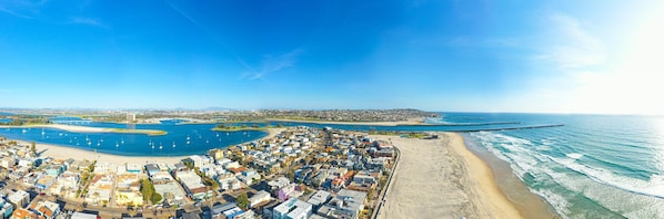 靠近海滩、沙滩毛巾