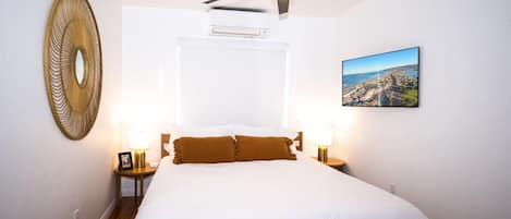 Desk, free WiFi, bed sheets