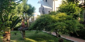 Property grounds - Apartment in a house with garden, pool and barbecue, 10 minutes from Pontevedra (Vilaboa, Pontevedra)