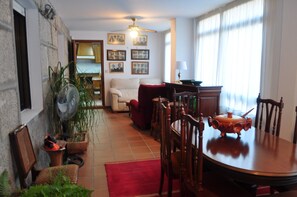 Interior - Apartment in a house with garden, pool and barbecue, 10 minutes from Pontevedra (Vilaboa, Pontevedra)