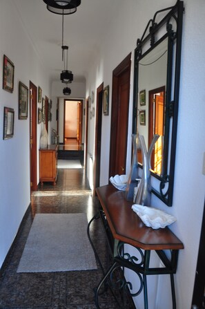Interior - Apartment in a house with garden, pool and barbecue, 10 minutes from Pontevedra (Vilaboa, Pontevedra)