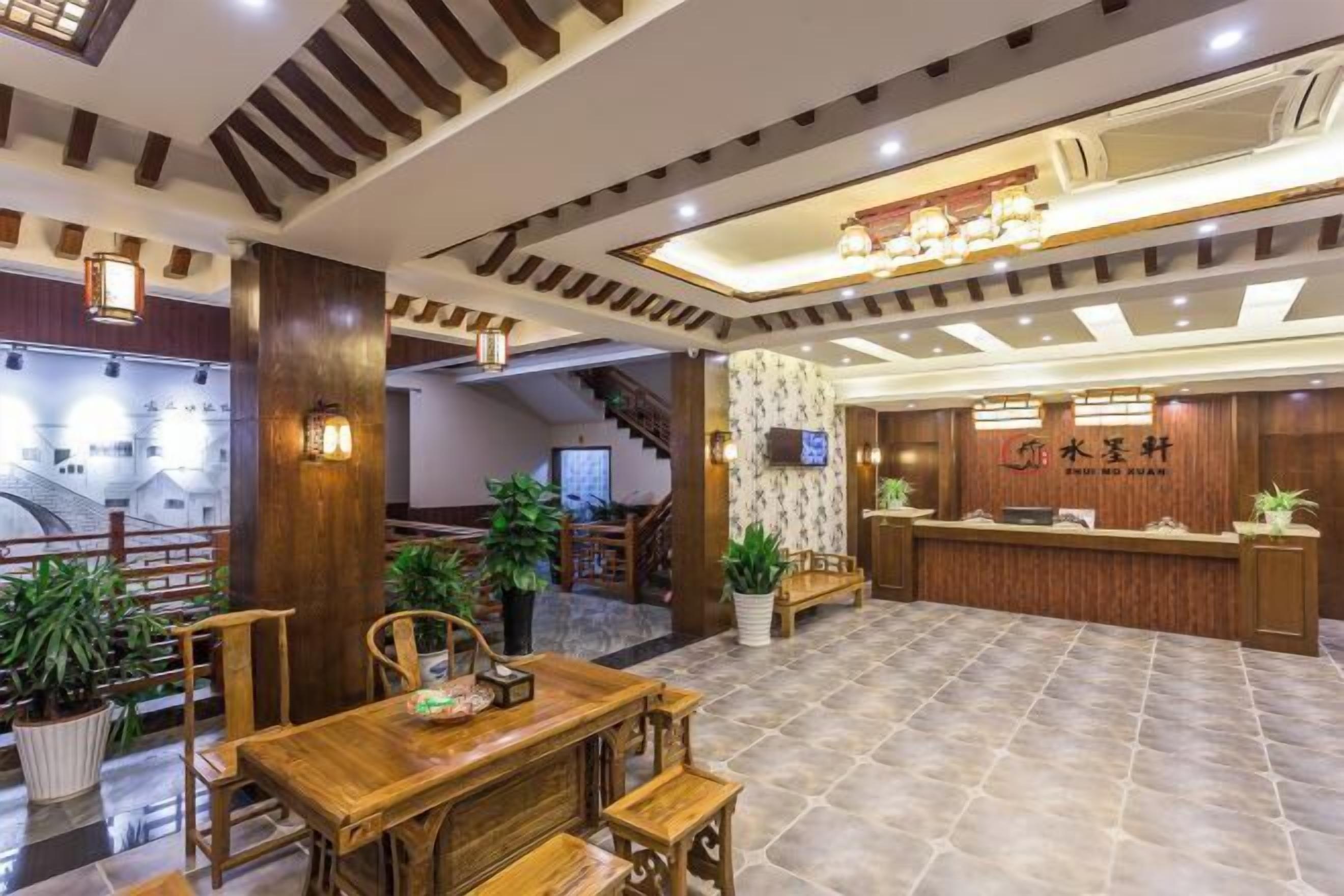 Lobby-lounge