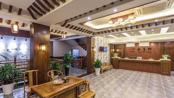 Lobby-lounge
