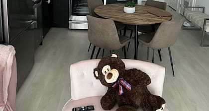 Quiet area by 407 toll Yonge