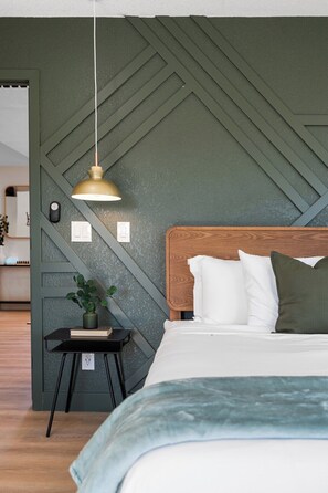 5 bedrooms, desk, iron/ironing board, travel cot - Sage House Modern Retreat 3 Kings, Theater, GmRm! (Sedona)