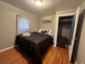 2 bedrooms, free WiFi, bed sheets - In for Business, family events and etc… (Mount Pleasant)