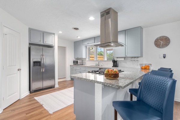 KĂŒhlschrank, Mikrowelle, Ofen, Herdplatte