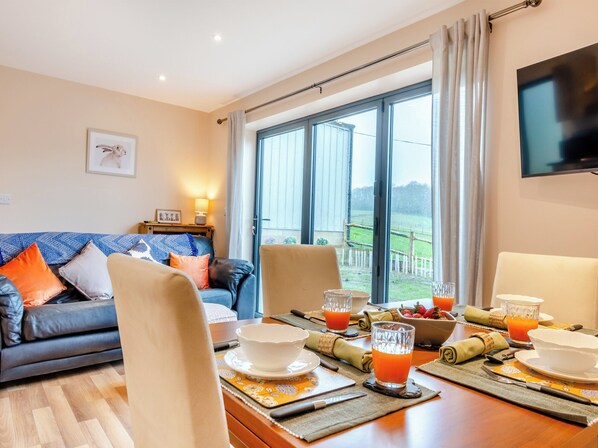 Dining - 2 bedroom accommodation in Matfield (Matfield)