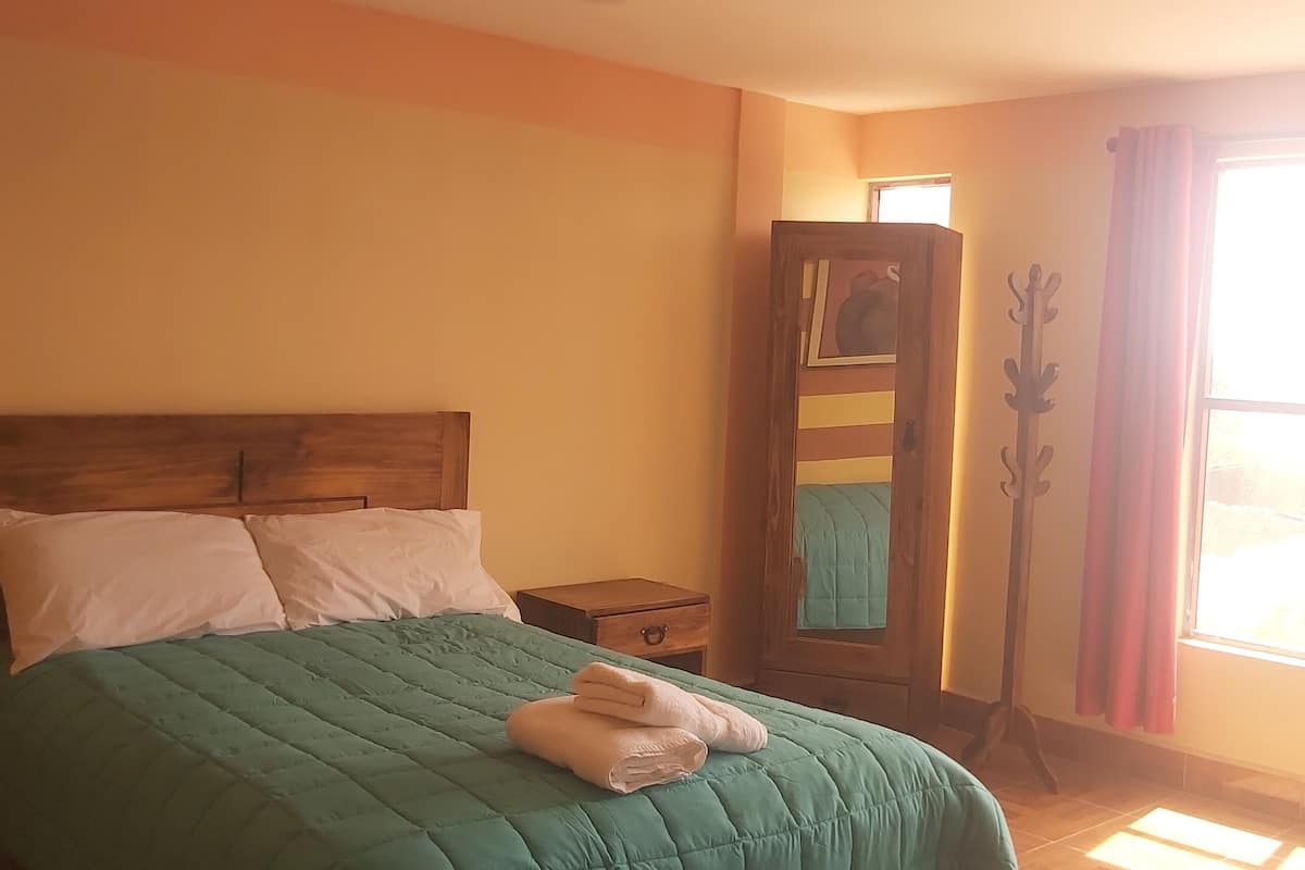WiFi (free), bed sheets