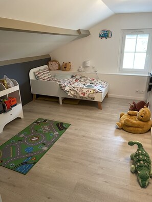 5 bedrooms, travel cot, free WiFi, bed sheets - Propriété vue Panoramique sur la Seine et Piscine Privée Extérieure Chauffée (Berville-sur-Seine)